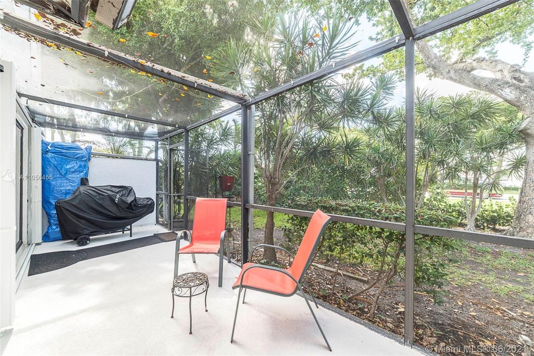 Vendido Recientemente: $339,000 (3 camas, 3 baños, 1624 Pies cuadrados)