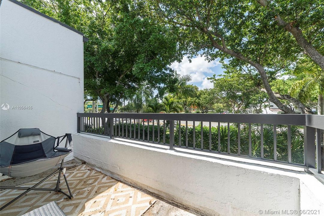 Vendido Recientemente: $339,000 (3 camas, 3 baños, 1624 Pies cuadrados)
