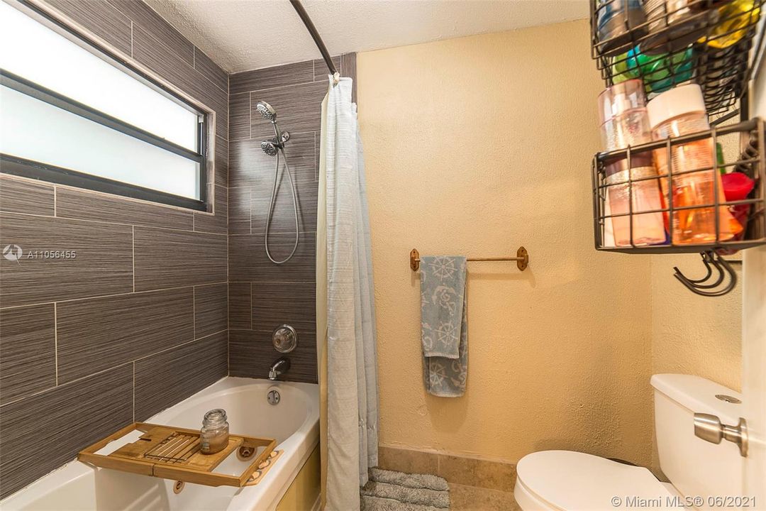 Vendido Recientemente: $339,000 (3 camas, 3 baños, 1624 Pies cuadrados)