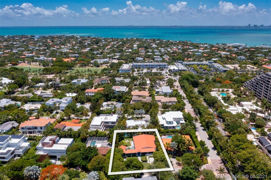 Recently Sold: $3,990,000 (3 beds, 4 baths, 2409 Square Feet)