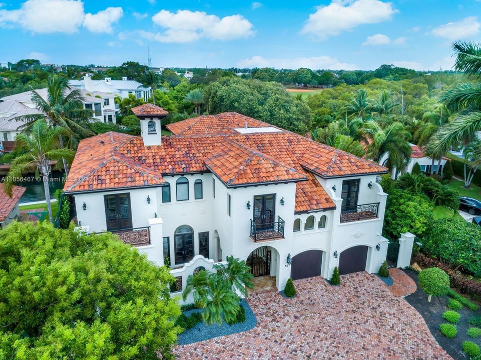 Recently Sold: $4,800,000 (6 beds, 5 baths, 5922 Square Feet)