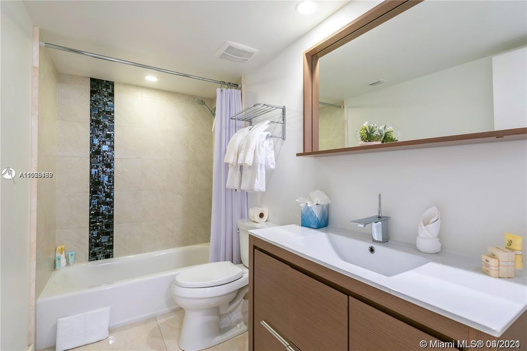 Recently Sold: $1,199,000 (2 beds, 2 baths, 1800 Square Feet)