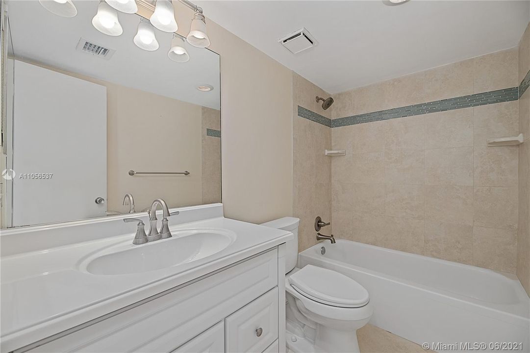 Recently Sold: $575,000 (2 beds, 2 baths, 1170 Square Feet)