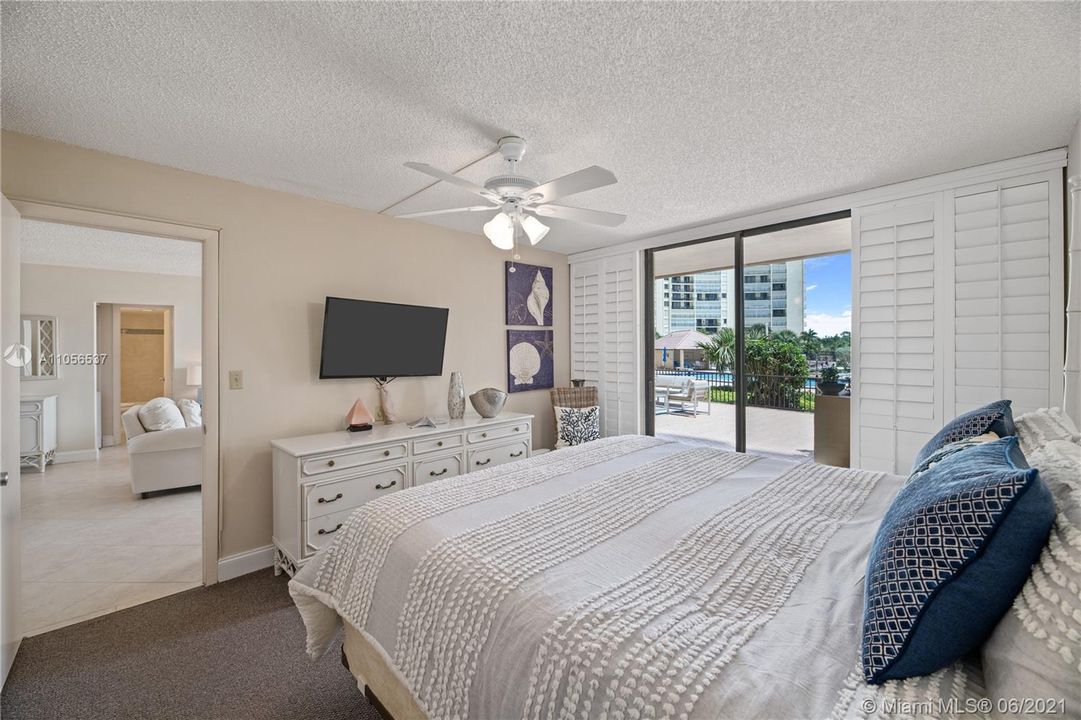 Recently Sold: $575,000 (2 beds, 2 baths, 1170 Square Feet)