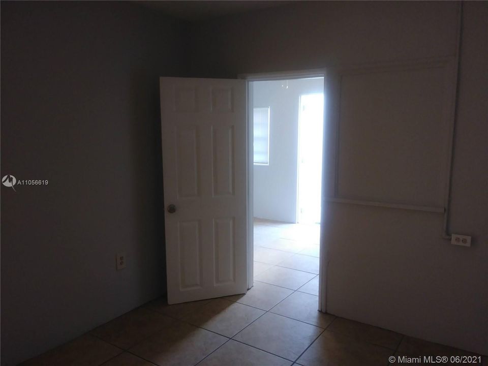 最近租的: $1,050 (1 贝兹, 1 浴室, 464 平方英尺)