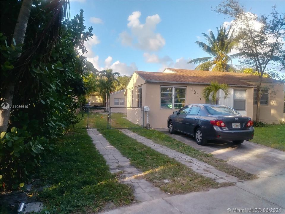 最近租的: $1,050 (1 贝兹, 1 浴室, 464 平方英尺)