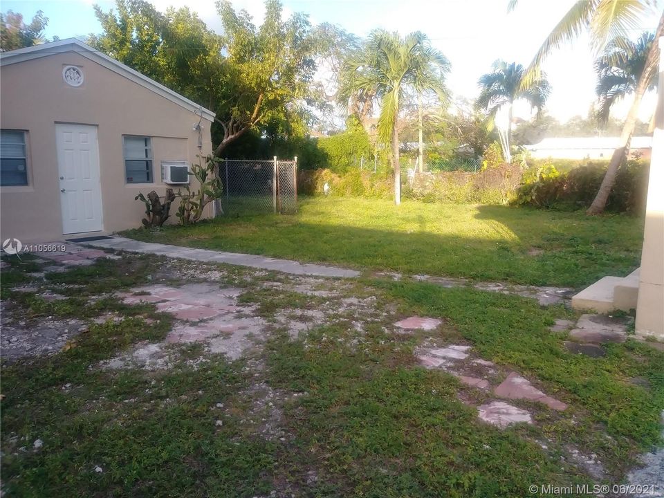 最近租的: $1,050 (1 贝兹, 1 浴室, 464 平方英尺)