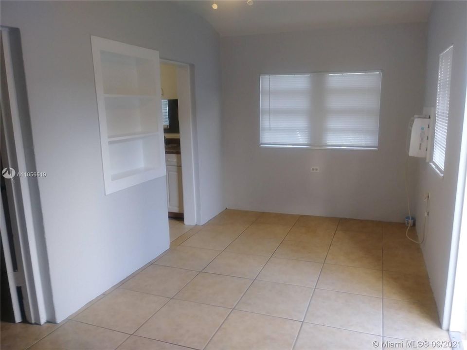 最近租的: $1,050 (1 贝兹, 1 浴室, 464 平方英尺)