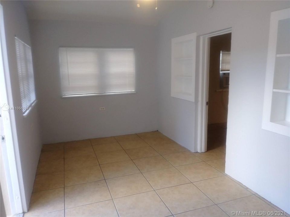 最近租的: $1,050 (1 贝兹, 1 浴室, 464 平方英尺)