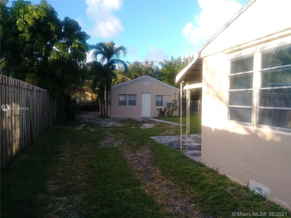 最近租的: $1,050 (1 贝兹, 1 浴室, 464 平方英尺)