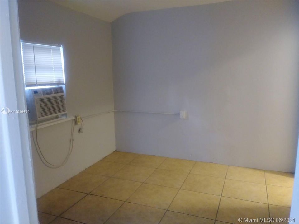 最近租的: $1,050 (1 贝兹, 1 浴室, 464 平方英尺)