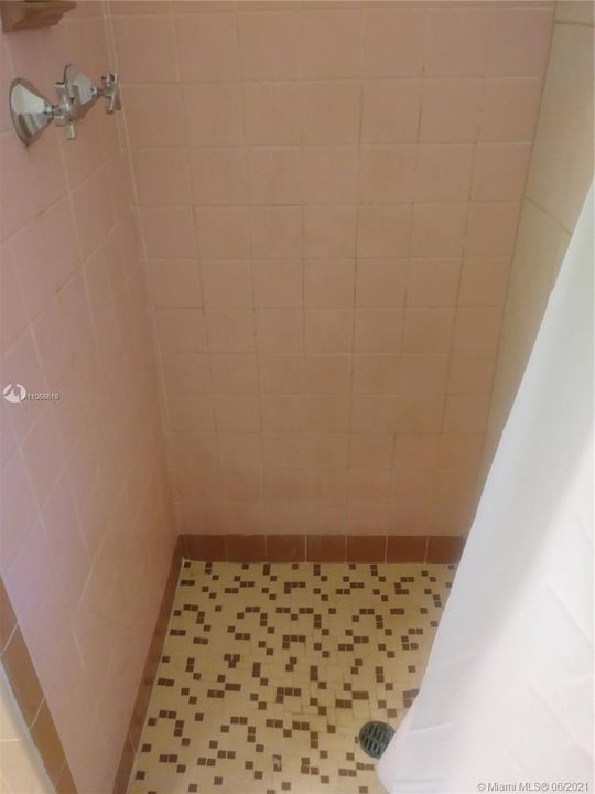 最近租的: $1,050 (1 贝兹, 1 浴室, 464 平方英尺)