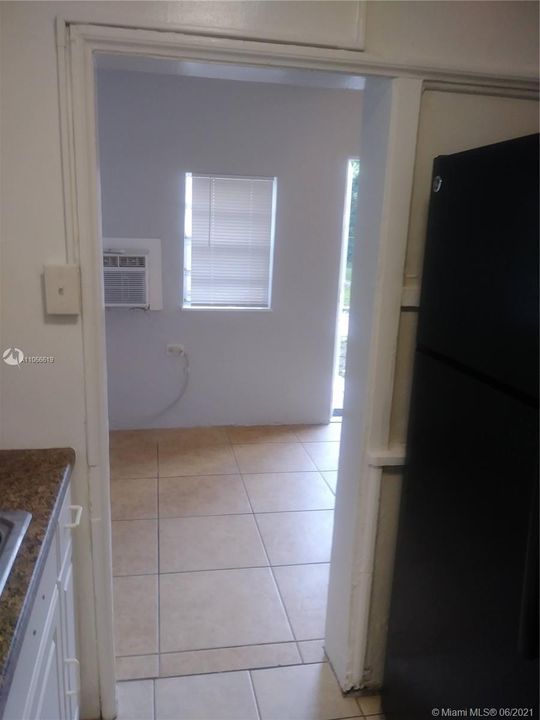 最近租的: $1,050 (1 贝兹, 1 浴室, 464 平方英尺)