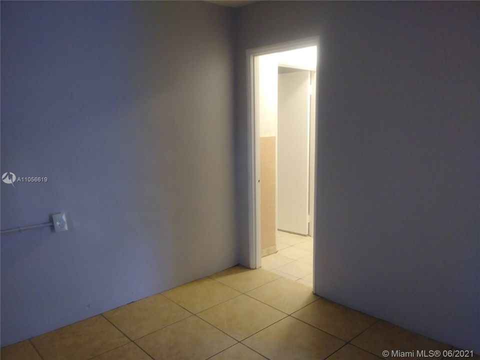 最近租的: $1,050 (1 贝兹, 1 浴室, 464 平方英尺)