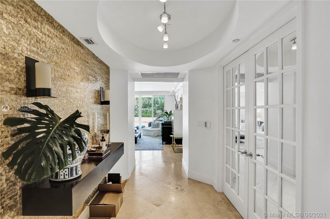 Recently Sold: $1,975,000 (2 beds, 2 baths, 2510 Square Feet)