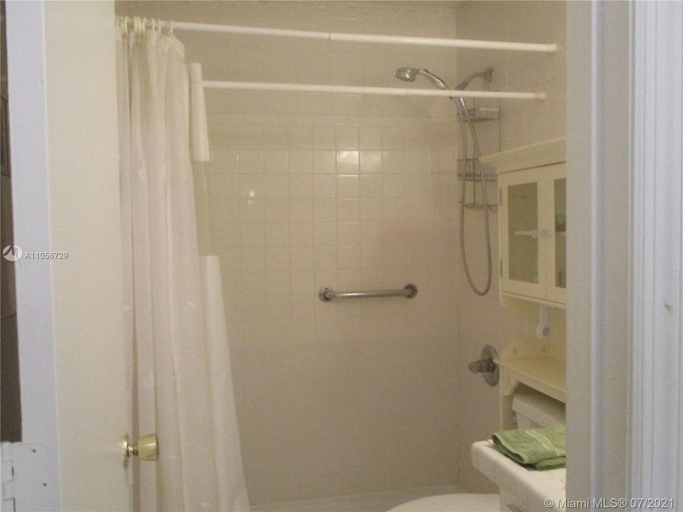Main bathroom with walk-in shower