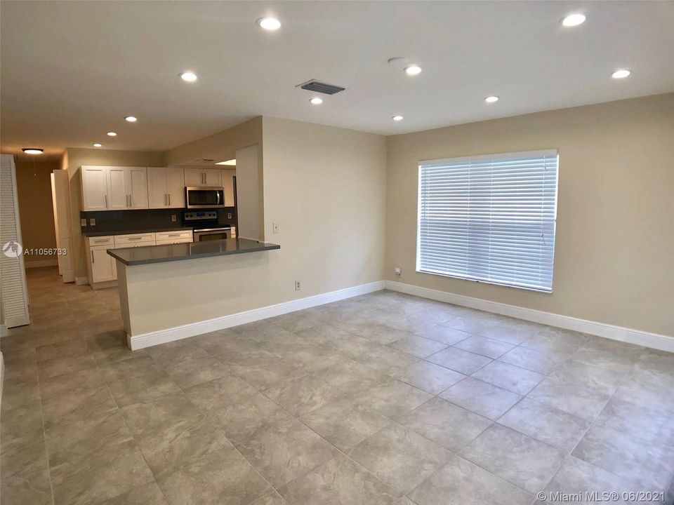 Recently Sold: $210,000 (3 beds, 2 baths, 1363 Square Feet)