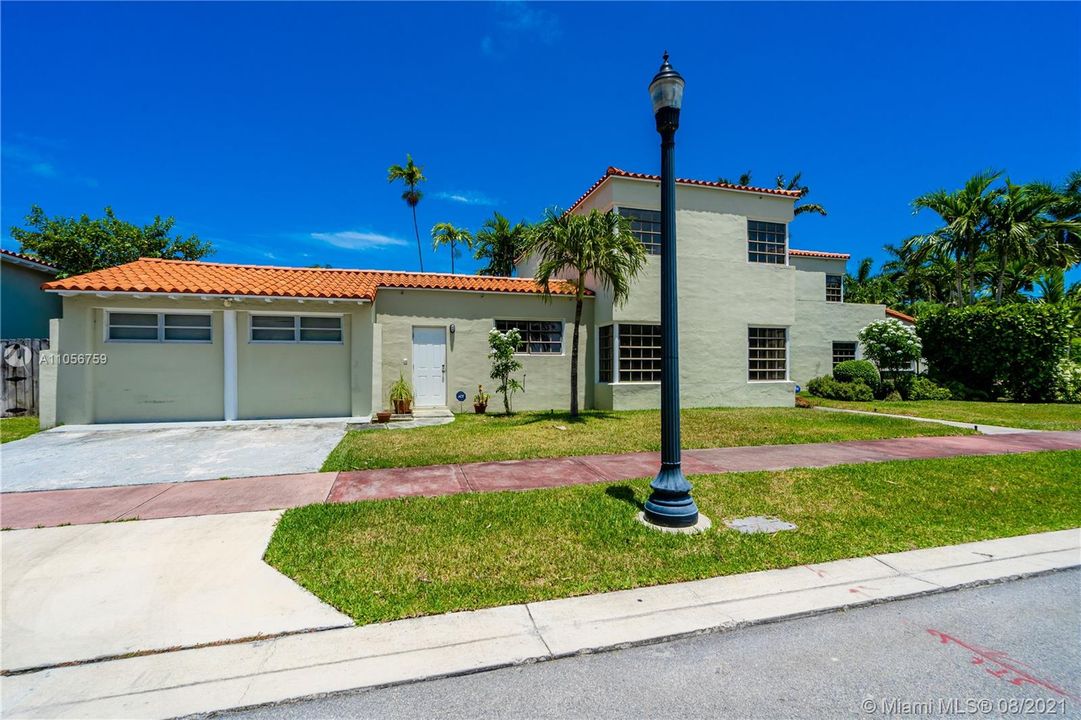 Recently Sold: $2,285,000 (4 beds, 3 baths, 3316 Square Feet)