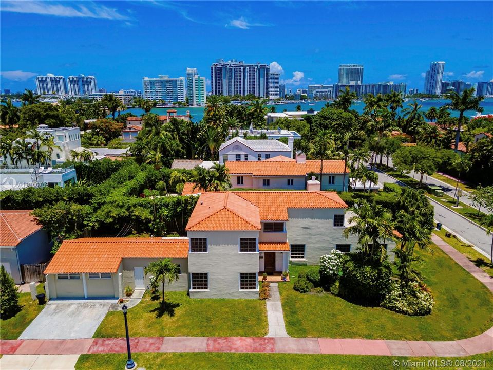 Recently Sold: $2,285,000 (4 beds, 3 baths, 3316 Square Feet)