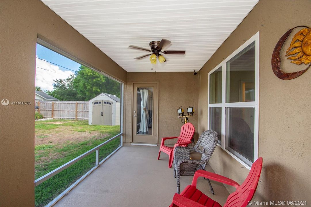 Vendido Recientemente: $384,900 (4 camas, 3 baños, 2356 Pies cuadrados)