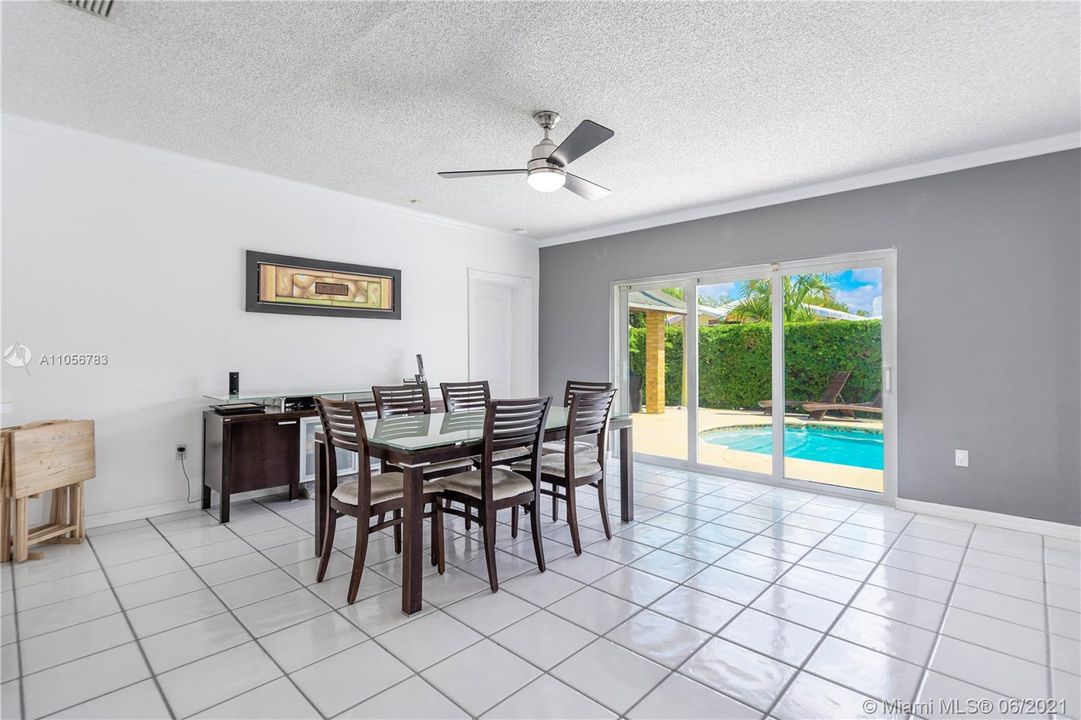 Recently Sold: $850,000 (3 beds, 2 baths, 1839 Square Feet)
