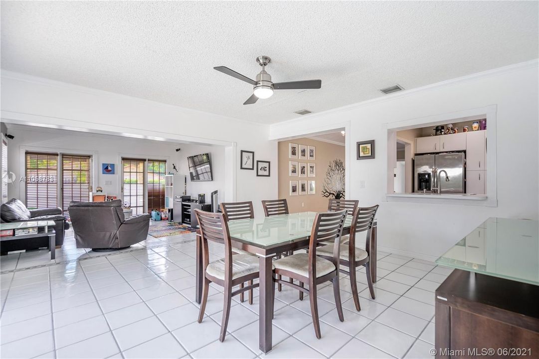 Recently Sold: $850,000 (3 beds, 2 baths, 1839 Square Feet)