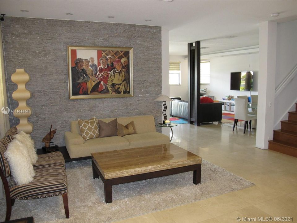 最近售出: $595,000 (4 贝兹, 3 浴室, 2650 平方英尺)