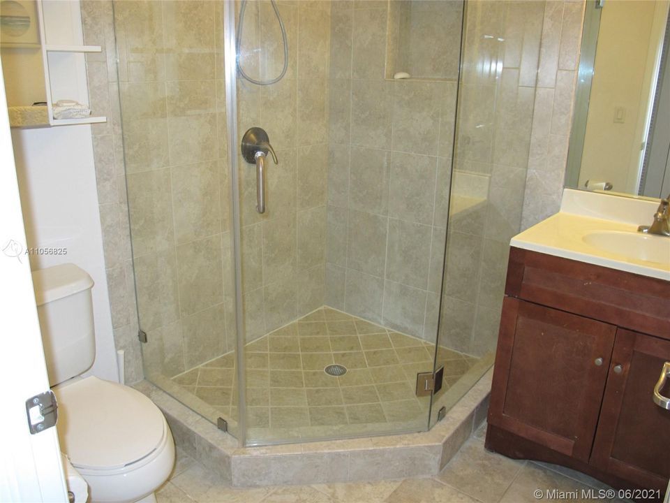 最近售出: $595,000 (4 贝兹, 3 浴室, 2650 平方英尺)