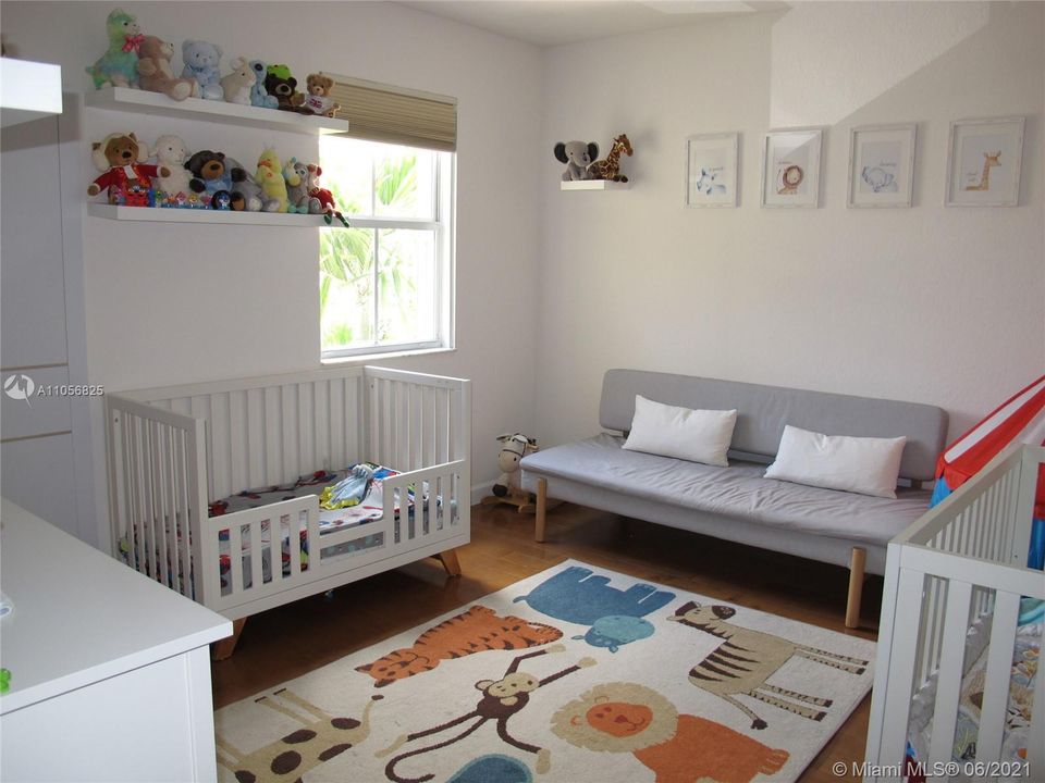 最近售出: $595,000 (4 贝兹, 3 浴室, 2650 平方英尺)