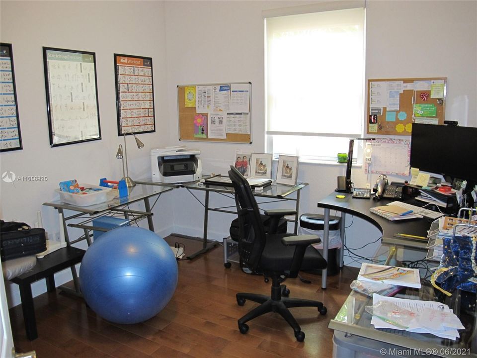 最近售出: $595,000 (4 贝兹, 3 浴室, 2650 平方英尺)