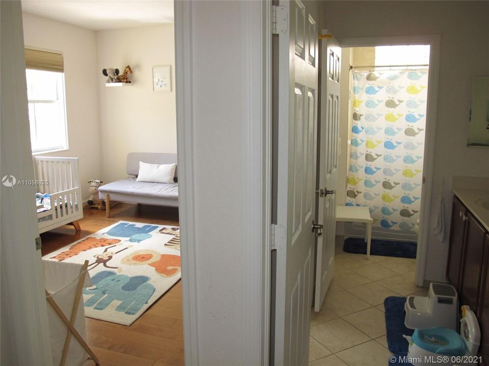 最近售出: $595,000 (4 贝兹, 3 浴室, 2650 平方英尺)