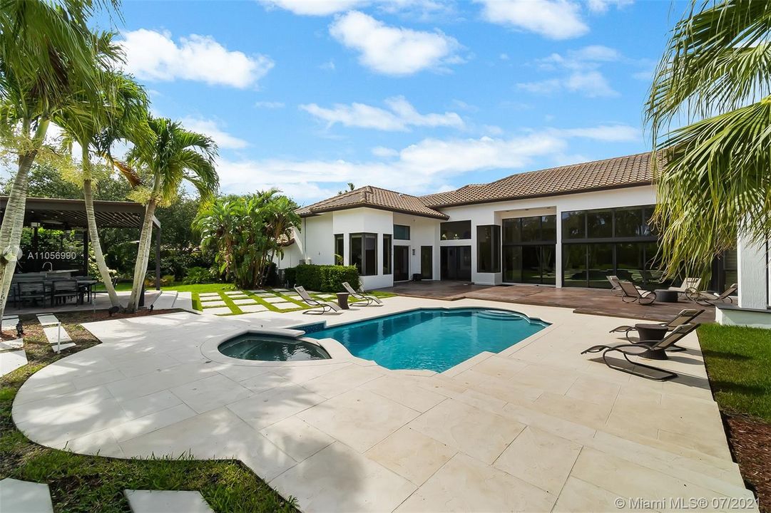 Recently Sold: $3,200,000 (7 beds, 6 baths, 5185 Square Feet)