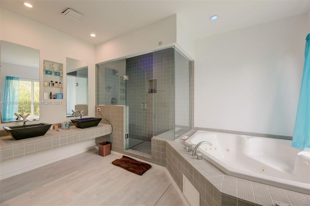 最近租的: $30,000 (4 贝兹, 4 浴室, 4171 平方英尺)