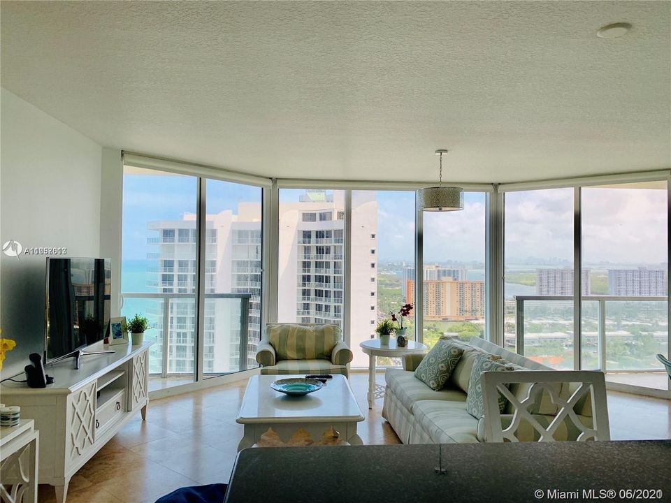 Recently Sold: $820,000 (2 beds, 2 baths, 1423 Square Feet)