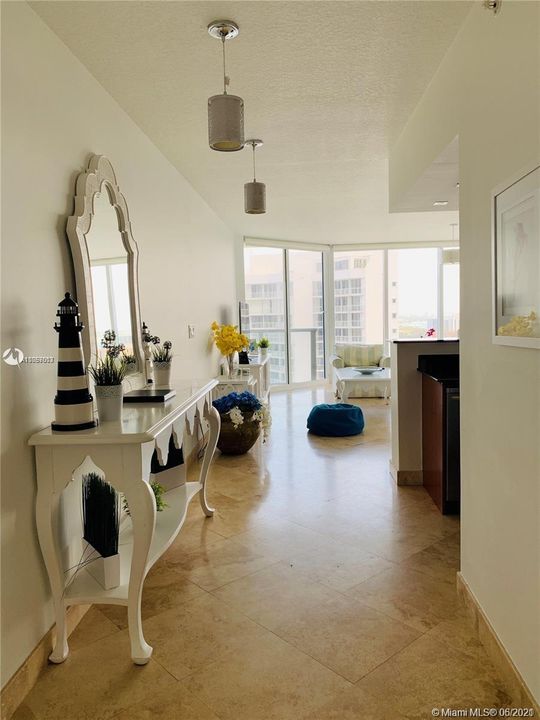 Recently Sold: $820,000 (2 beds, 2 baths, 1423 Square Feet)