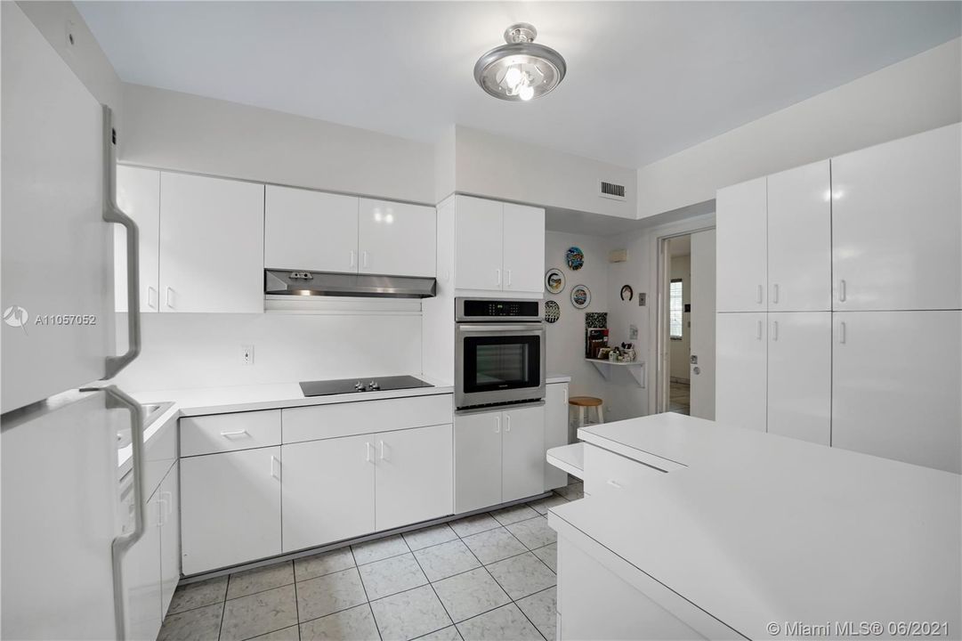 Recently Sold: $289,000 (2 beds, 2 baths, 1365 Square Feet)
