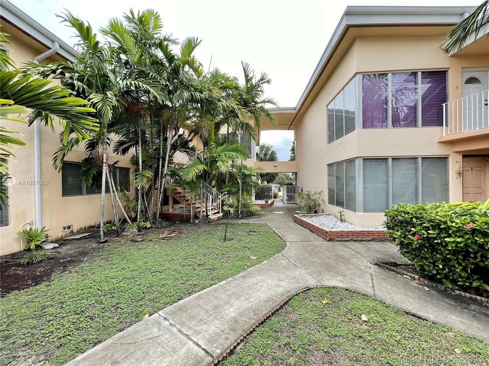 Recently Sold: $289,000 (2 beds, 2 baths, 1365 Square Feet)