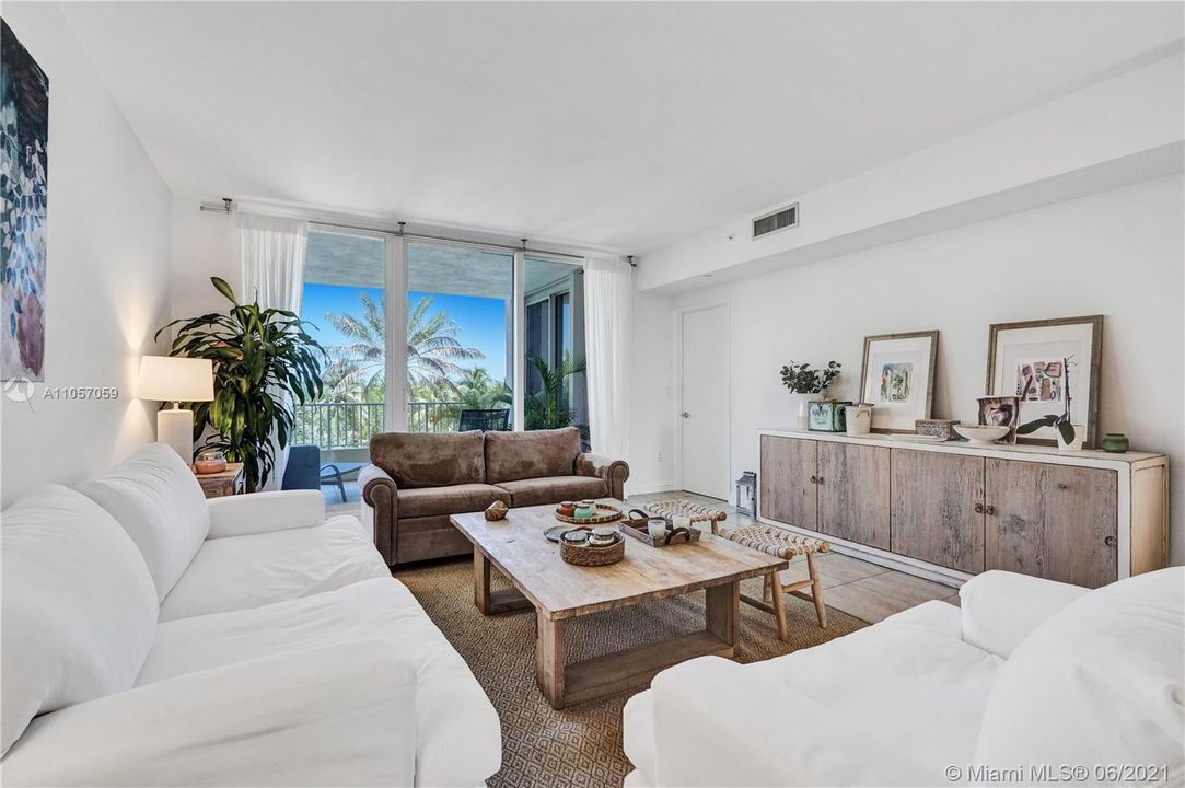 Recently Sold: $2,350,000 (3 beds, 4 baths, 2500 Square Feet)