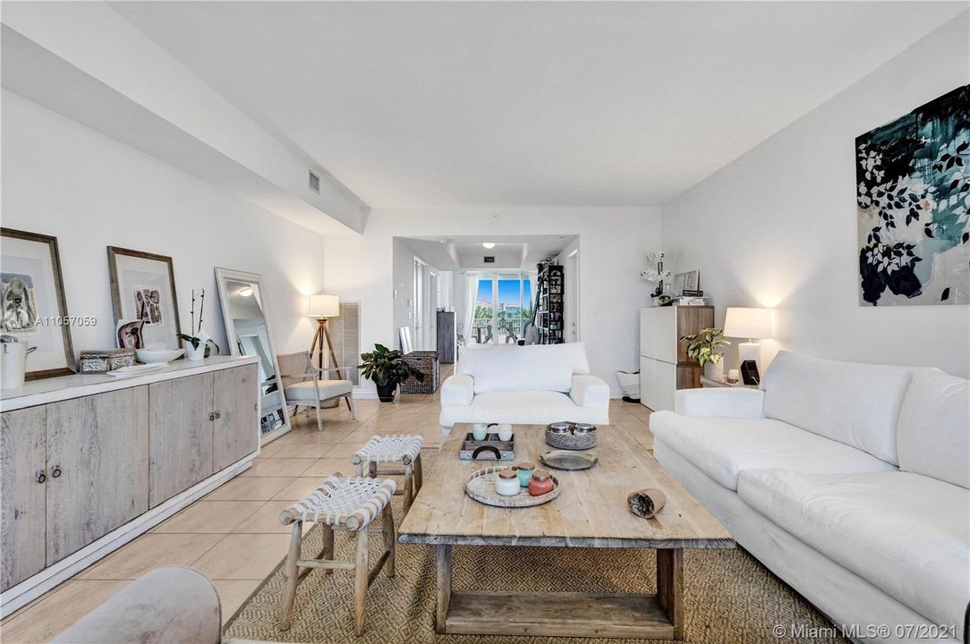 Recently Sold: $2,350,000 (3 beds, 4 baths, 2500 Square Feet)