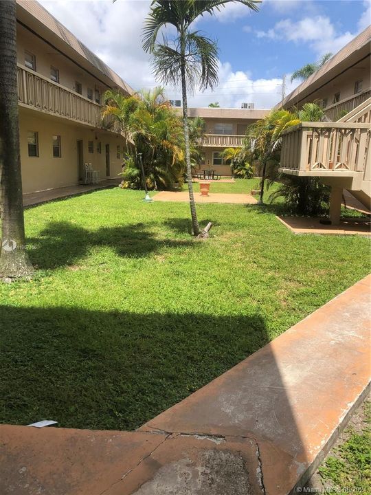 Recently Sold: $93,999 (1 beds, 1 baths, 805 Square Feet)