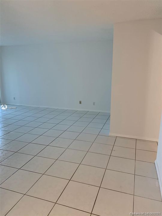 Recently Rented: $1,900 (2 beds, 2 baths, 1254 Square Feet)