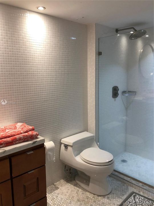 最近租的: $3,000 (2 贝兹, 2 浴室, 1225 平方英尺)