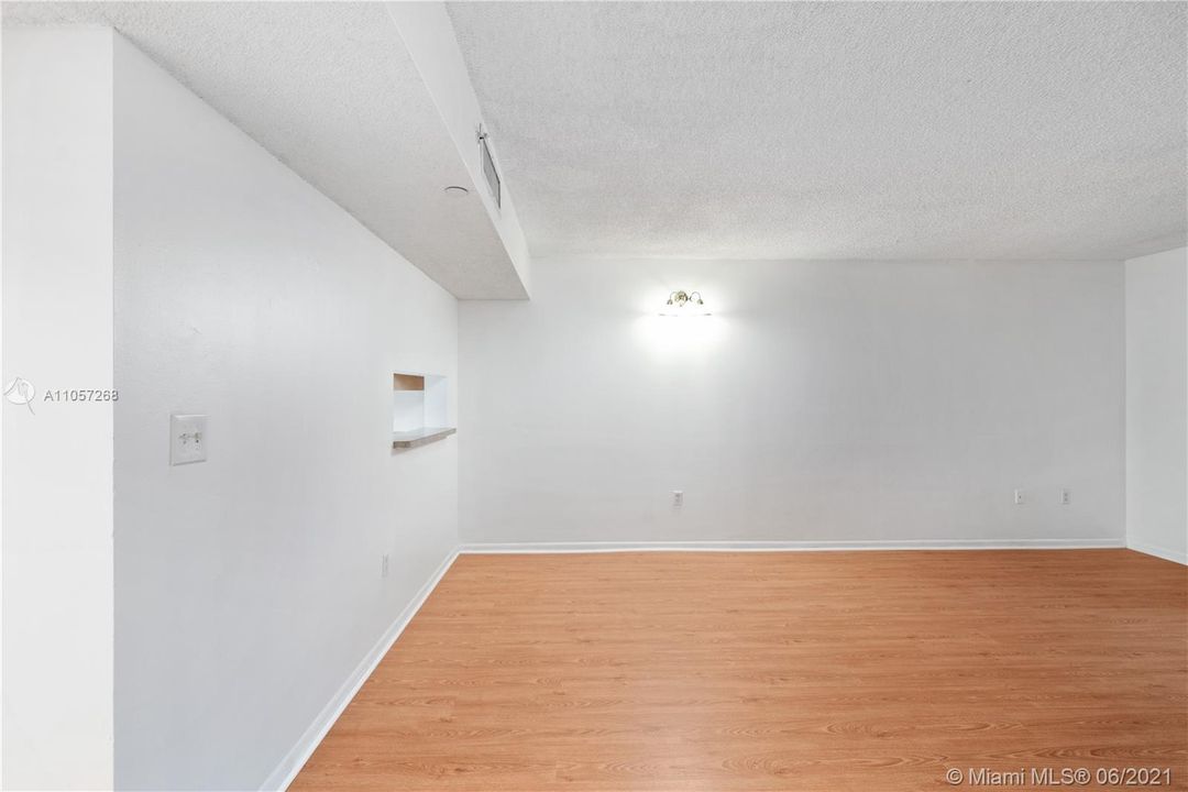 Recently Sold: $179,000 (2 beds, 2 baths, 965 Square Feet)