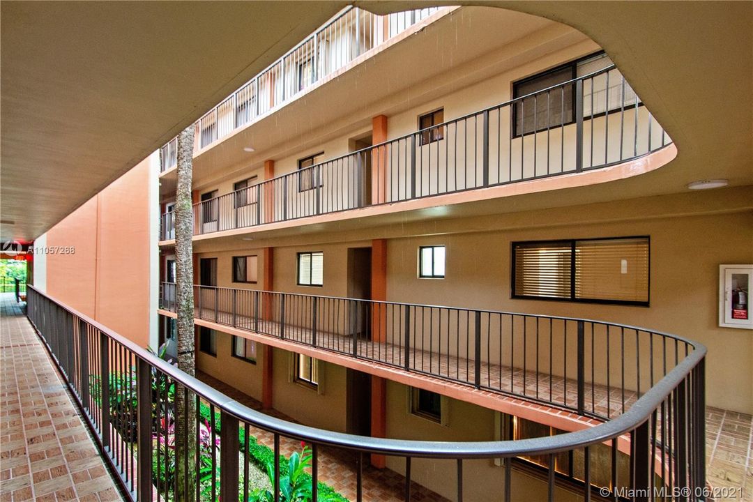 Recently Sold: $179,000 (2 beds, 2 baths, 965 Square Feet)