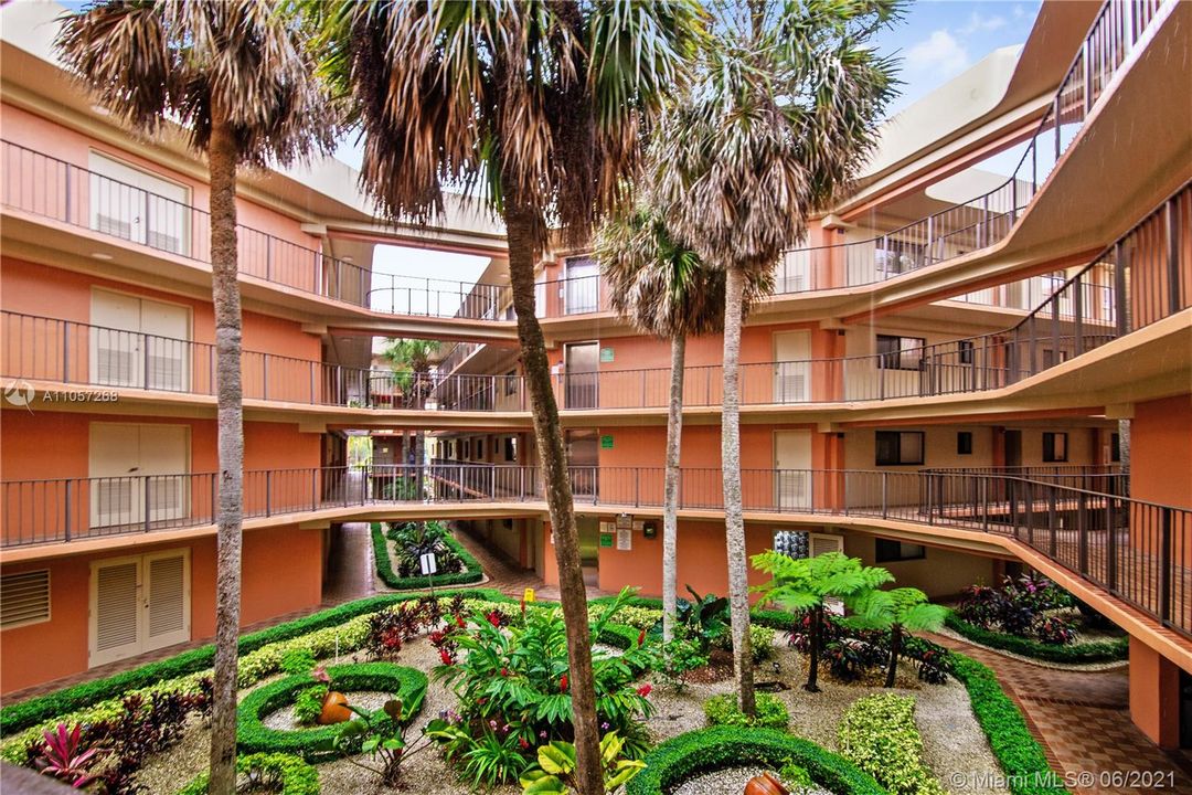 Recently Sold: $179,000 (2 beds, 2 baths, 965 Square Feet)