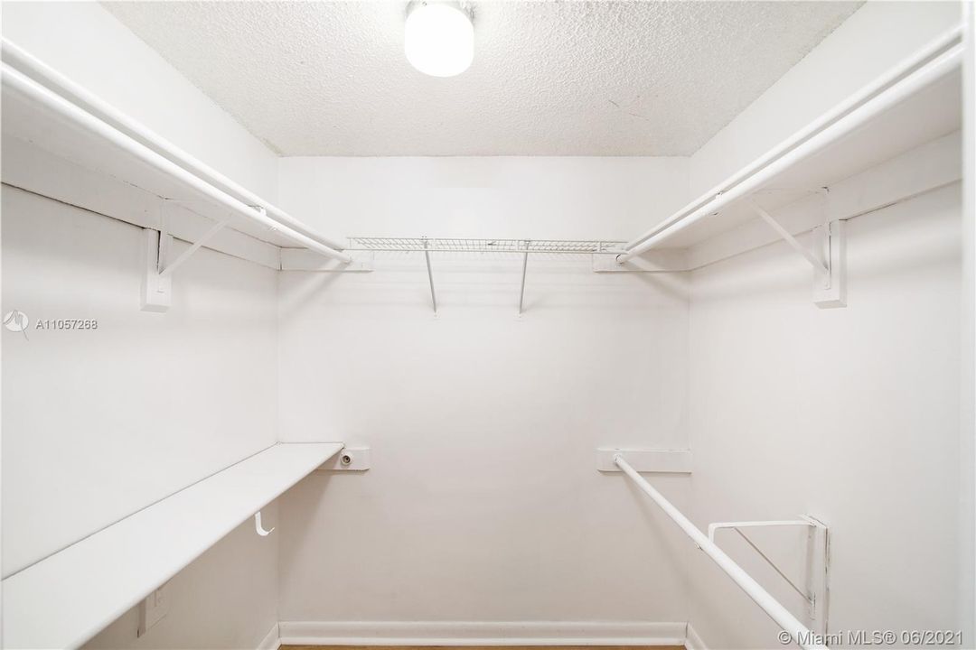 Recently Sold: $179,000 (2 beds, 2 baths, 965 Square Feet)