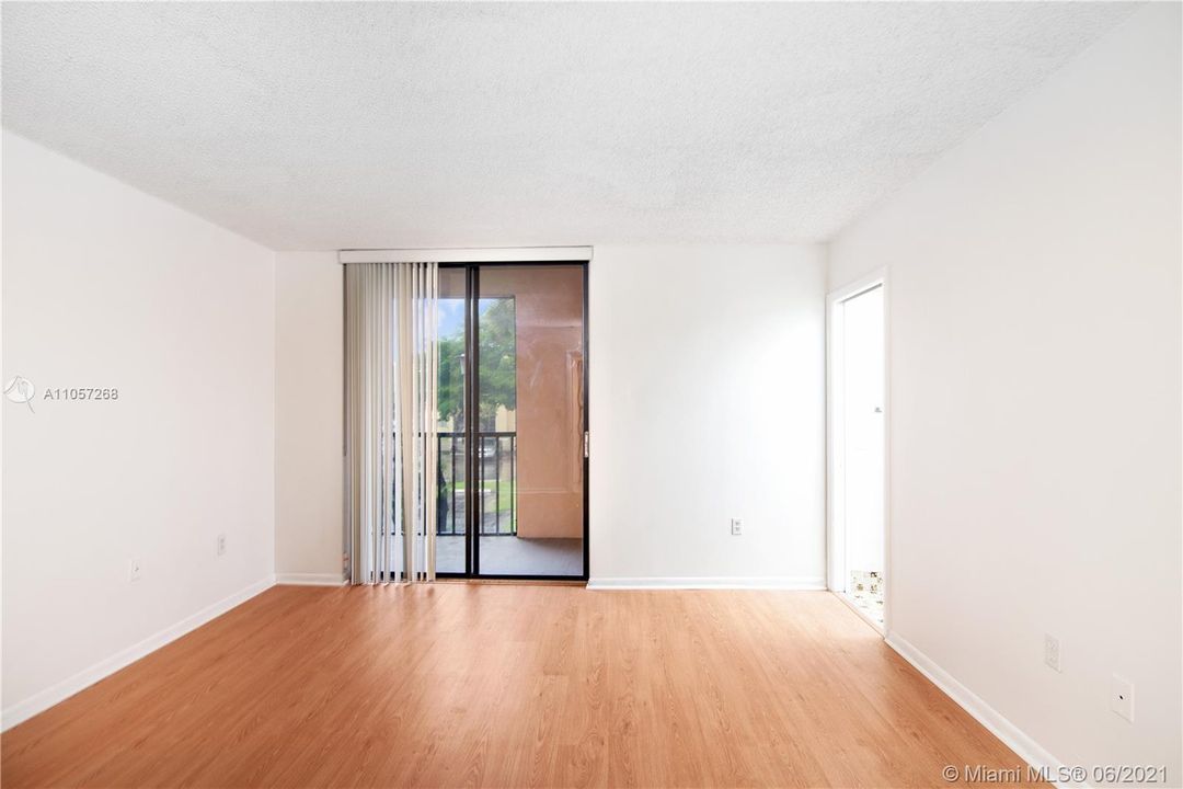 Recently Sold: $179,000 (2 beds, 2 baths, 965 Square Feet)