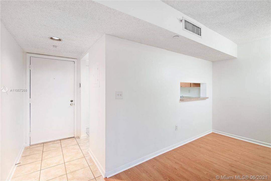 Recently Sold: $179,000 (2 beds, 2 baths, 965 Square Feet)