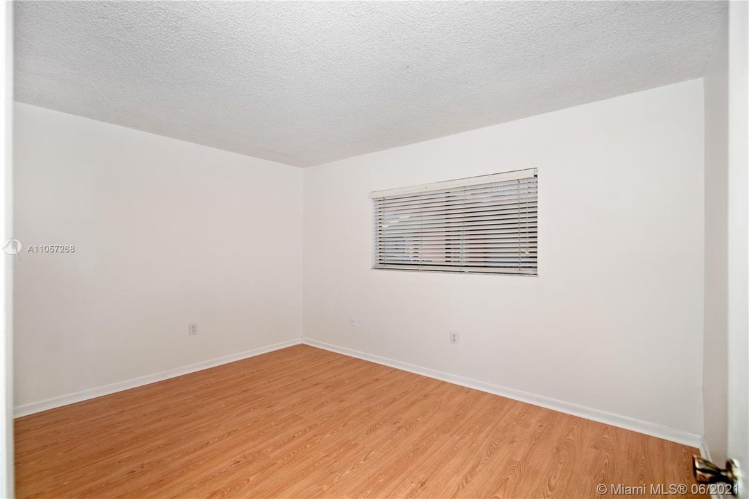 Recently Sold: $179,000 (2 beds, 2 baths, 965 Square Feet)