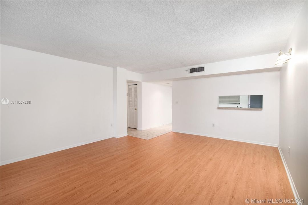 Recently Sold: $179,000 (2 beds, 2 baths, 965 Square Feet)